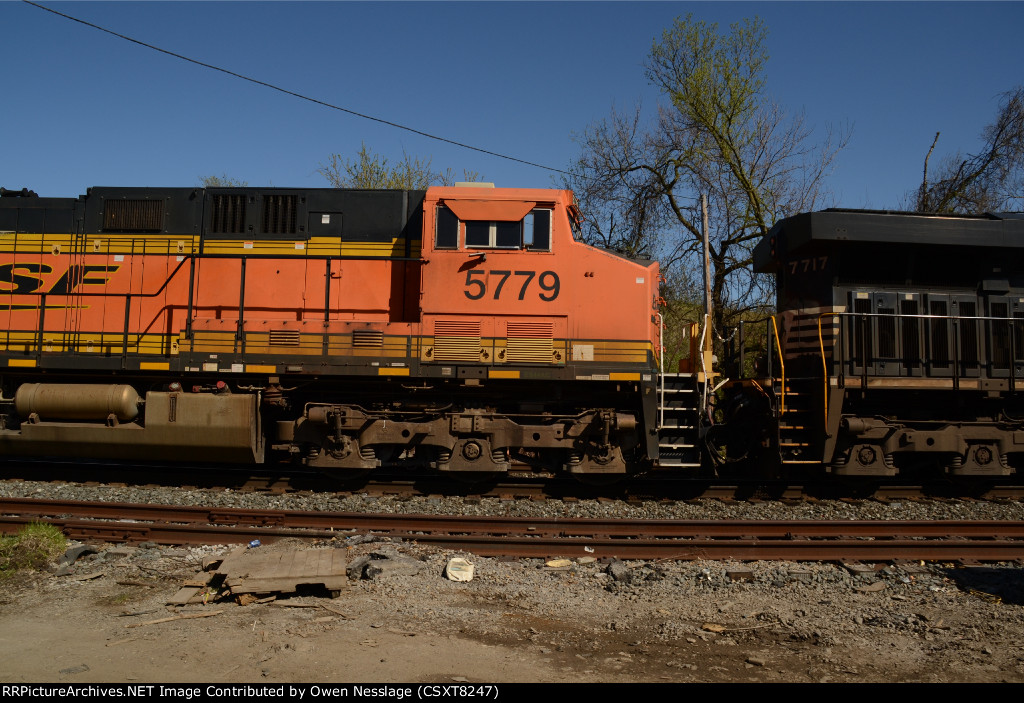 BNSF 5779 on 60E